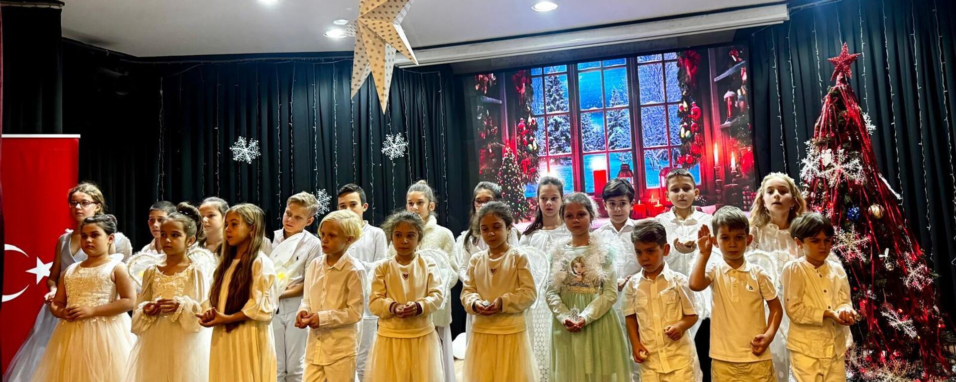 İstanbul'da Noel Partisi - Sputnik Türkiye, 1920, 07.01.2025