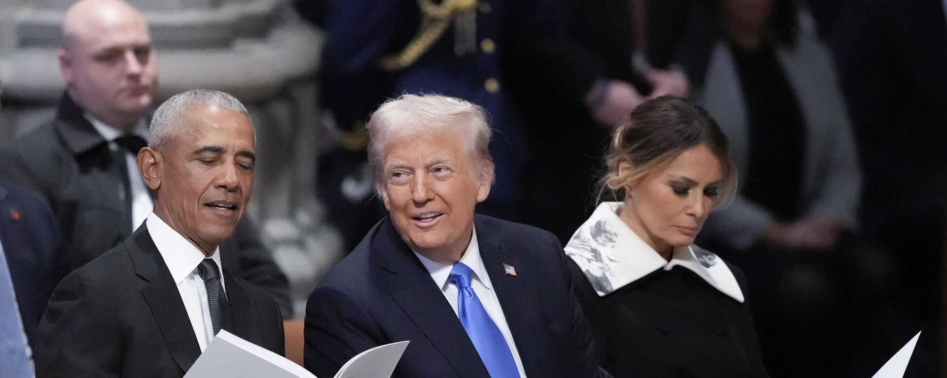 Former President Barack Obama talks with President-elect Donald Trump, next to Melania Trump, as they arrive to attend the state funeral for former President Jimmy Carter at Washington National Cathedral in Washington, Thursday, Jan. 9, 2025. (AP Photo/Ben Curtis) - Sputnik Türkiye, 1920, 21.07.2025