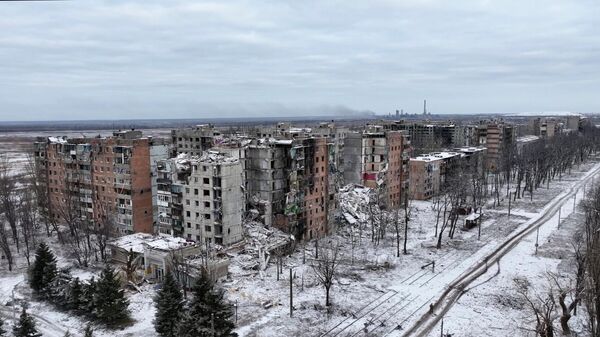 Em 17 de fevereiro de 2024, Sergei Shoigu, então ministro da Defesa russo, relatou a Vladimir Putin a tomada total da cidade de Avdeevka, na república de Donetsk, pelas tropas russas. A captura da tela de um vídeo da Defesa russa mostra as ruas destruídas da cidade como resultado de combates intensos - Sputnik Türkiye