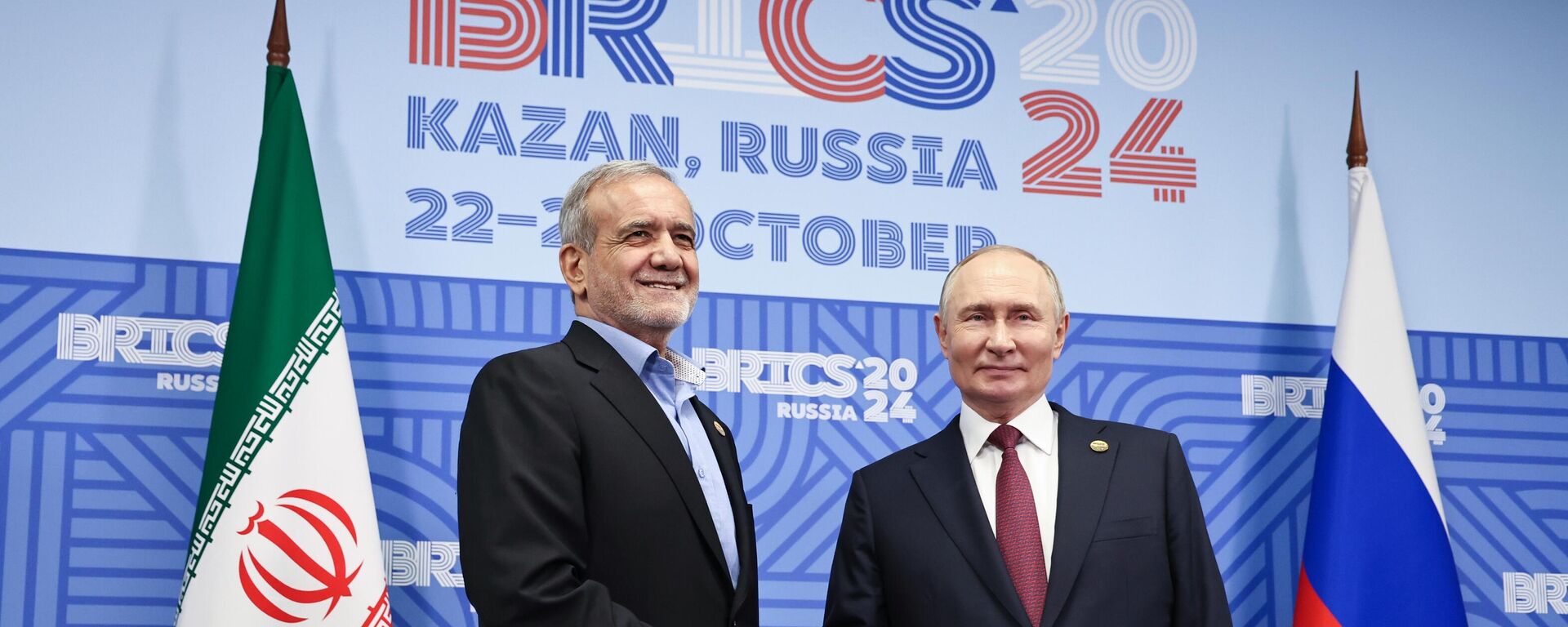 Iranian President Masoud Pezeshkian and Russian President Vladimir Putin - Sputnik Türkiye, 1920, 13.01.2025