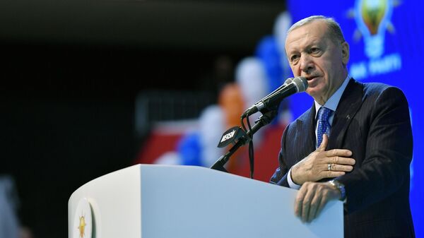 Cumhurbaşkanı ve AK Parti Genel Başkanı Recep Tayyip Erdoğan, partisinin Servet Tazegül Spor Salonu’nda düzenlediği Mersin 8. Olağan İl Kongresi'ne katılarak konuşma yaptı. - Sputnik Türkiye