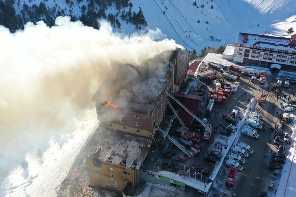 Bolu Kartalkaya Kayak Merkezi&#x27;ndeki Grand Kartal Otel&#x27;de 21 Ocak&#x27;ta çıkan yangında 78 kişi hayatını kaybetti, 133 kişi yaralandı. - Sputnik Türkiye