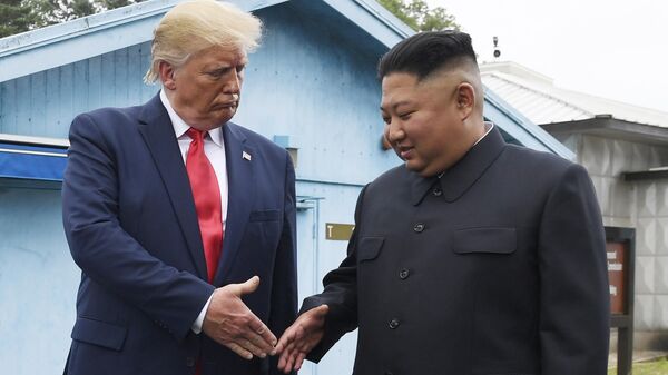 Trump, Kuzey Kore lideri Kim Jong Un ile iletişime geçeceğini açıkladı - Sputnik Türkiye