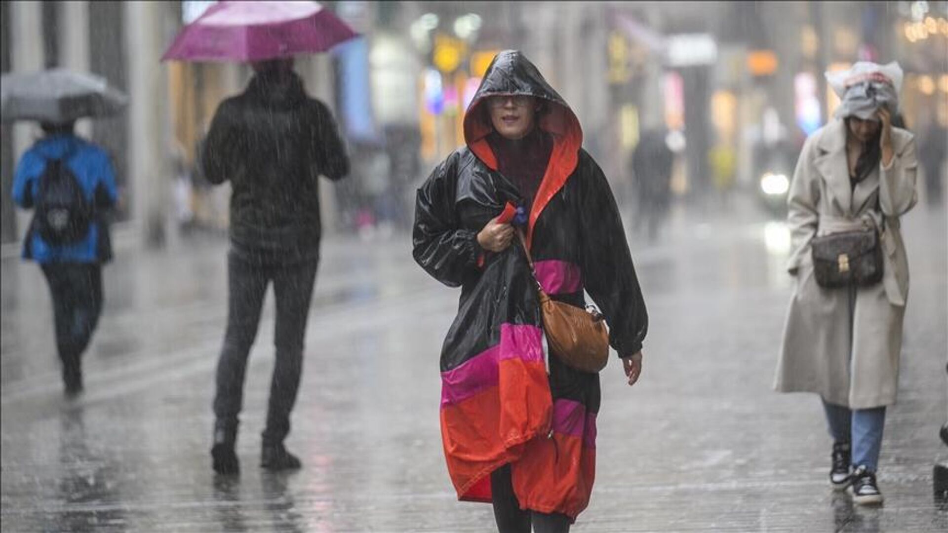 Meteoroloji'den İstanbul dahil 24 il için uyarı: Hava bir anda değişecek,  sağanak ve soğuk geri geliyor - 25.01.2025, Sputnik Türkiye