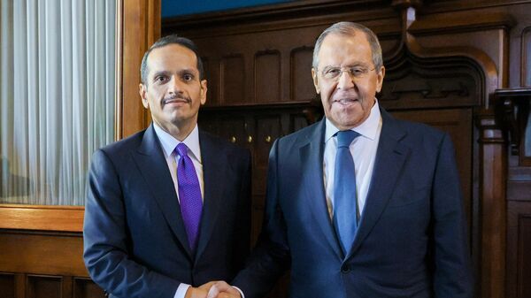 Rusya Dışişleri Bakanı Sergey Lavrov ve Katarlı mevkidaşı Şeyh Muhammed bin Abdurrahman Al Sani - Sputnik Türkiye