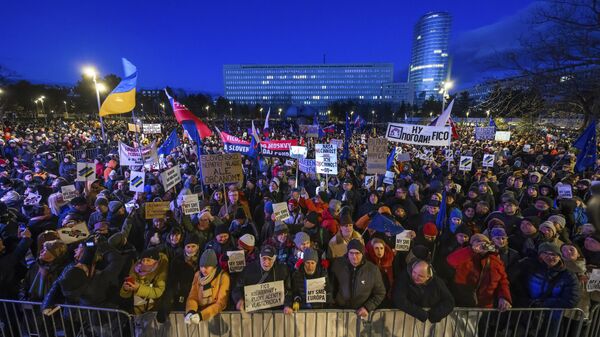 People gather to take part in a protest called Slovakia is Europe in Bratislava Friday, Jan. 10, 2025. - Sputnik Türkiye