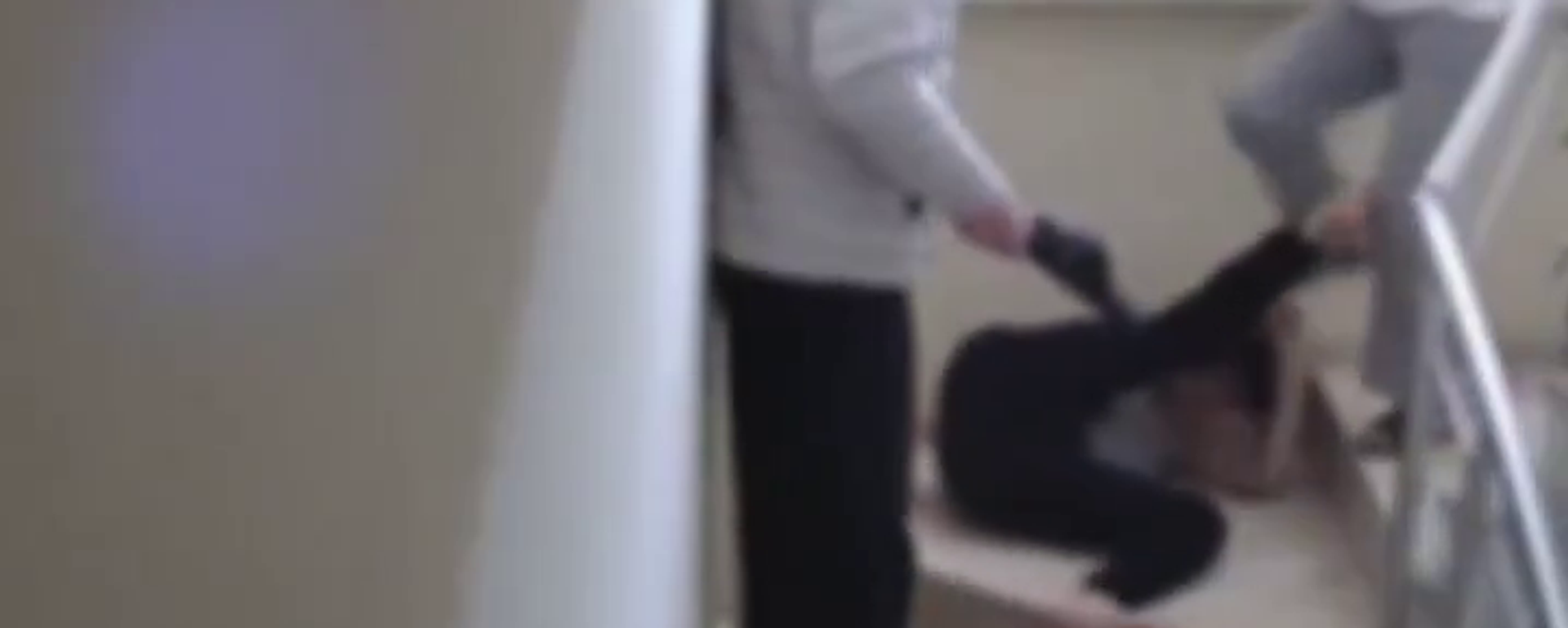 Bakanlık müdahale etti: Ailesinin tekme tokat dövdüğü engelli genç koruma altına alındı - Sputnik Türkiye, 1920, 02.02.2025