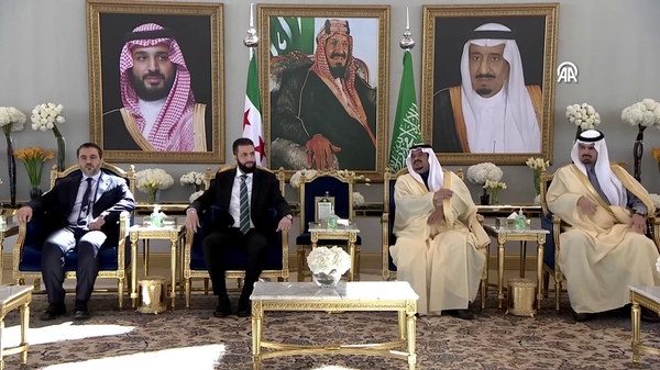 Ahmet eş-Şara, ilk yurt dışı ziyaretini Suudi Arabistan'a yaptı - Sputnik Türkiye