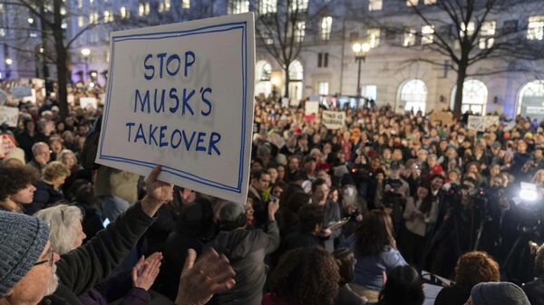 ABD'nin başkenti Washington'da Elon Musk'ın hükümet üzerindeki etkisi protesto edildi - Sputnik Türkiye