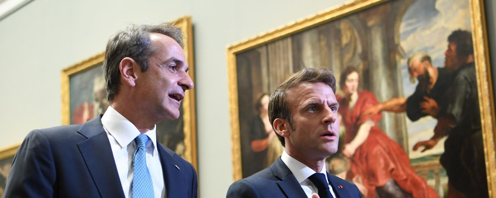 Yunan basını: Macron ile Miçotakis, Türkiye'ye füze satışını görüştü - Sputnik Türkiye, 1920, 10.02.2025