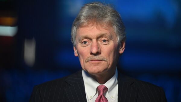 Подготовка площадки для прямой линии и пресс-конференции президента РФ В. Путина - Sputnik Türkiye