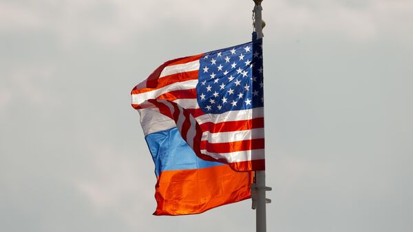 U.S. and Russian national flags wave on the wind before US Secretary of State Rex Tillerson arrival in Moscow's Vnukovo airport, Russia, Tuesday, April 11, 2017 - Sputnik Türkiye