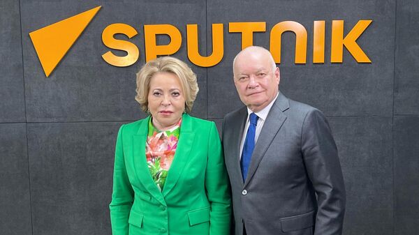 Federasyon Konseyi Başkanı Valentina Matviyenko, Etiyopya’da açılan Sputnik Studyosu’nda, Rossiya Segodnya Medya Grubu Genel Müdürü Dmitriy Kiselev’e röportaj verdi - Sputnik Türkiye