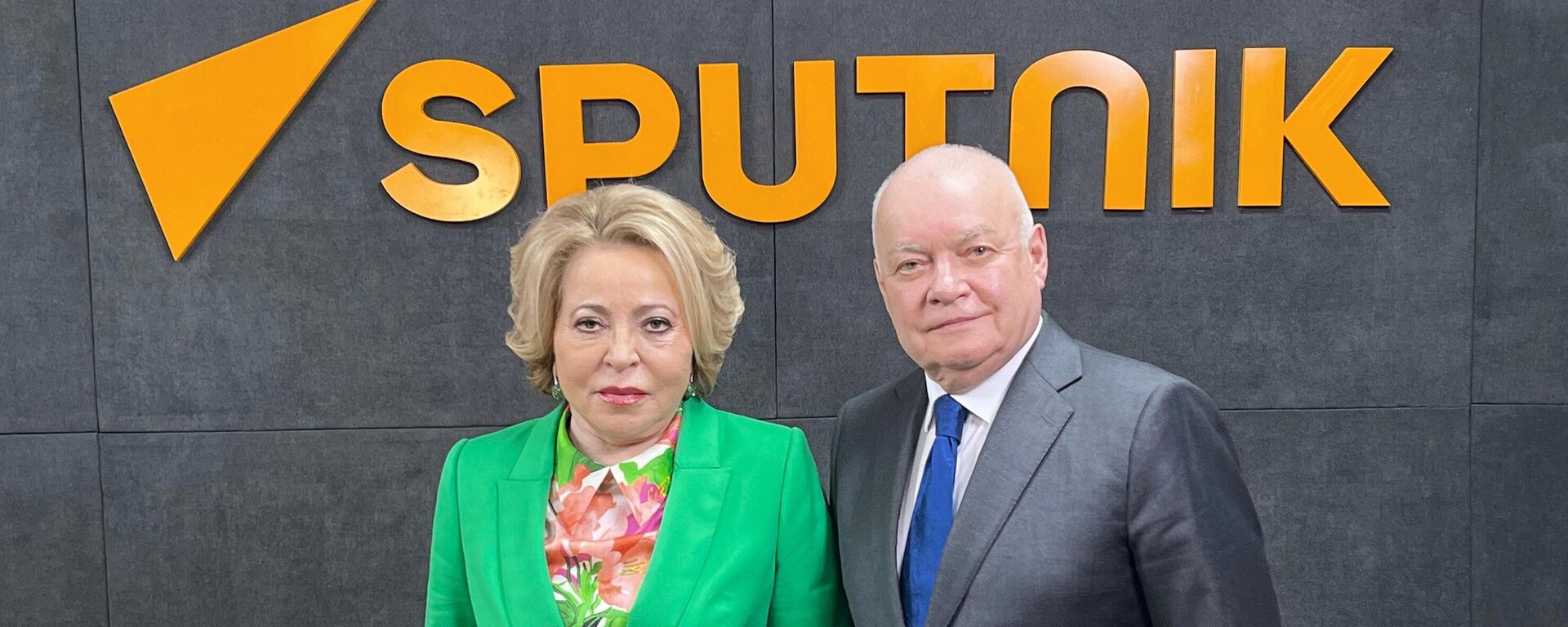 Federasyon Konseyi Başkanı Valentina Matviyenko, Etiyopya’da açılan Sputnik Studyosu’nda, Rossiya Segodnya Medya Grubu Genel Müdürü Dmitriy Kiselev’e röportaj verdi - Sputnik Türkiye, 1920, 19.02.2025