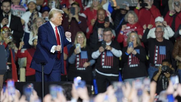 President Donald Trump dances as he departs after speaking about the economy during an event at the Circa Resort and Casino in Las Vegas, Saturday, Jan. 25, 2025. - Sputnik Türkiye