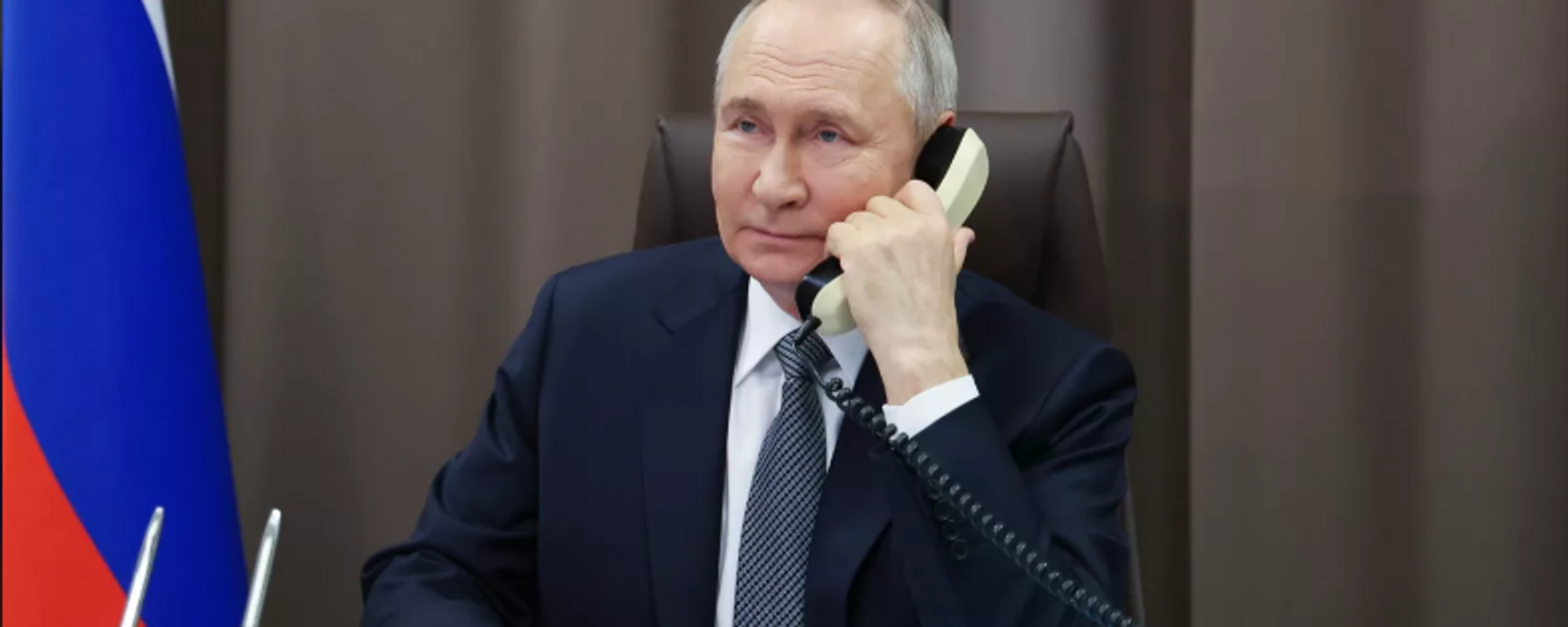 Putin telefonda - Sputnik Türkiye, 1920, 20.02.2025