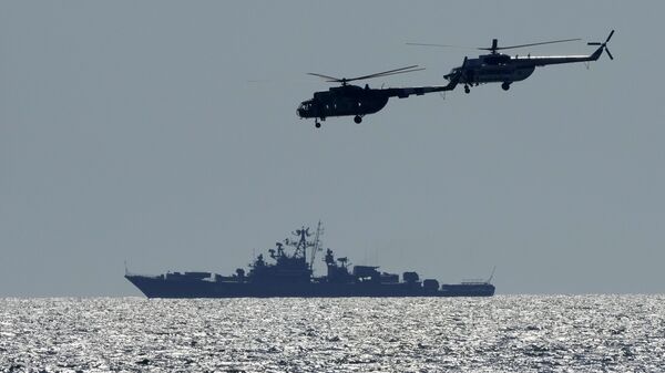 Ukrainian helicopters fly over a Russian warship  during Sea Breeze 2021 maneuvers, in the Black Sea, Friday, July 9, 2021 - Sputnik Türkiye