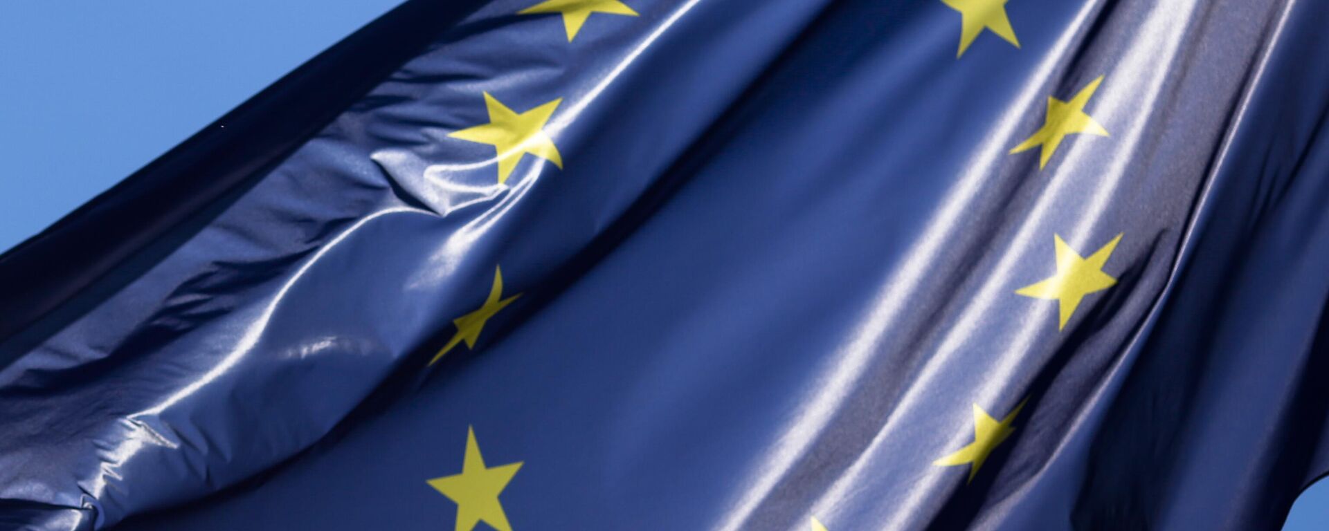 The European flag  flies in front of Germany's parliament building the Reichstag in Berlin, Thursday, June 23, 2016. Voters in Britain are deciding Thursday whether the country should remain in the European Union.  - Sputnik Türkiye, 1920, 14.04.2025