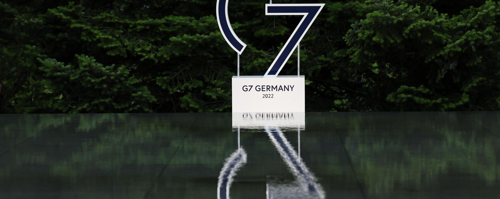 Логотип G7 на баварском курорте в замке Шлосс-Эльмау, Германия - Sputnik Türkiye, 1920, 25.02.2025