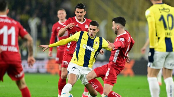 Fenerbahçe ile ONVO Antalyaspor takımları Ülker Stadı'nda karşılaştı - Sputnik Türkiye