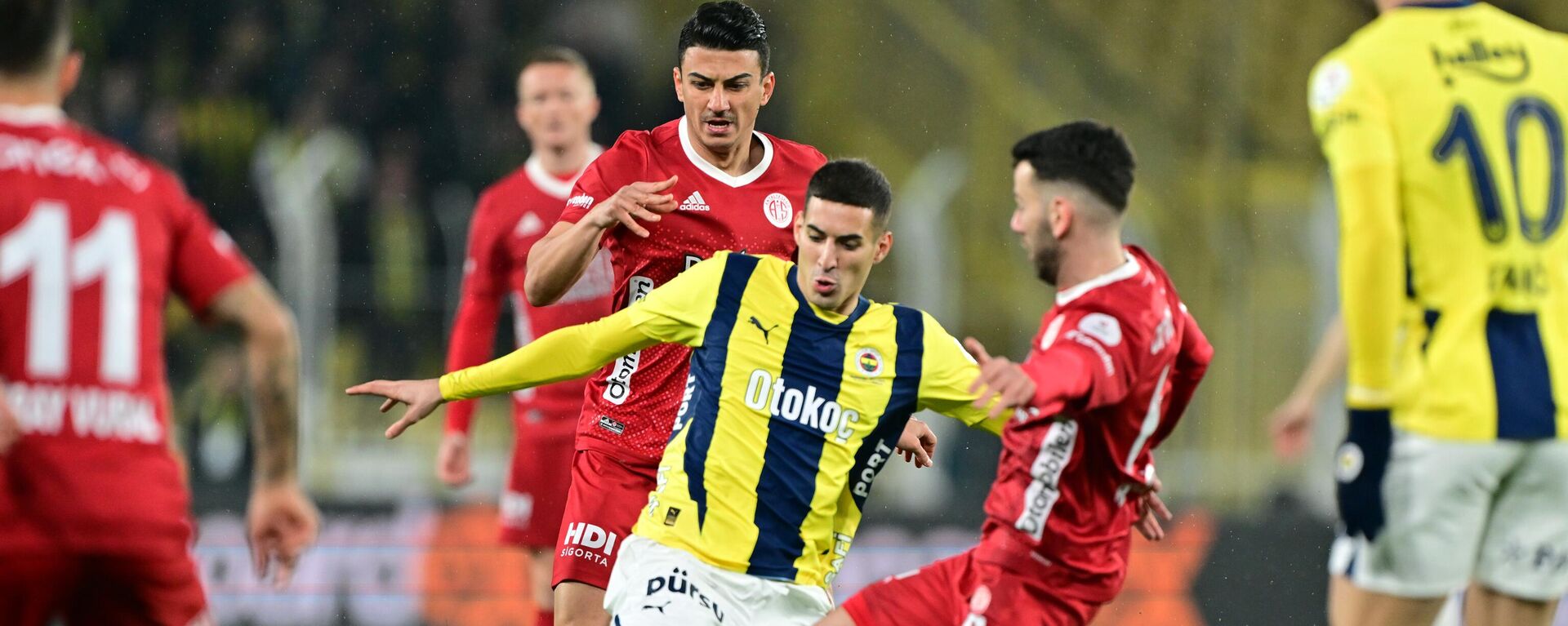 Fenerbahçe ile ONVO Antalyaspor takımları Ülker Stadı'nda karşılaştı - Sputnik Türkiye, 1920, 02.03.2025