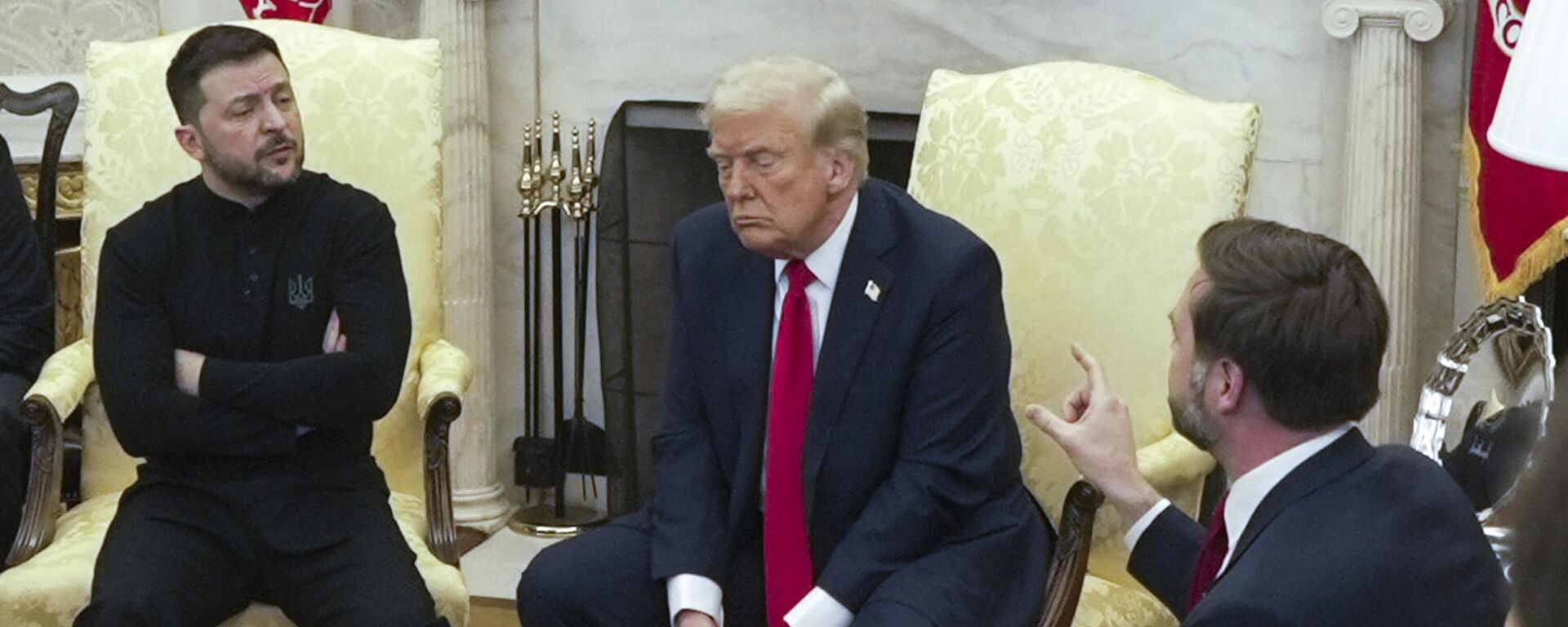 Президент США Дональд Трамп и вице-президент Джей Ди Вэнс во время переговоров с Владимиром Зеленским в Овальном кабинете Белого дома - Sputnik Türkiye, 1920, 03.03.2025