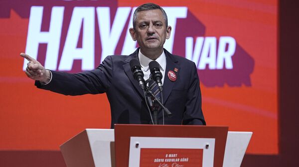 CHP Genel Başkanı Özgür Özel, - Sputnik Türkiye