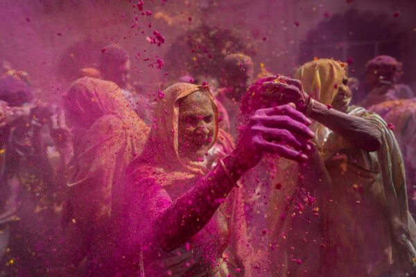 Hindistan&#x27;ın yanı sıra Nepal, Bangladeş ve Hint diasporasının yoğun olduğu birçok ülkede Holi Festivali kutlanır. - Sputnik Türkiye