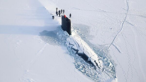 This 2016 photo provided by the U.S. Navy, shows a submarine after breaking through ice in the Beaufort Sea off Alaska's north coast.  - Sputnik Türkiye