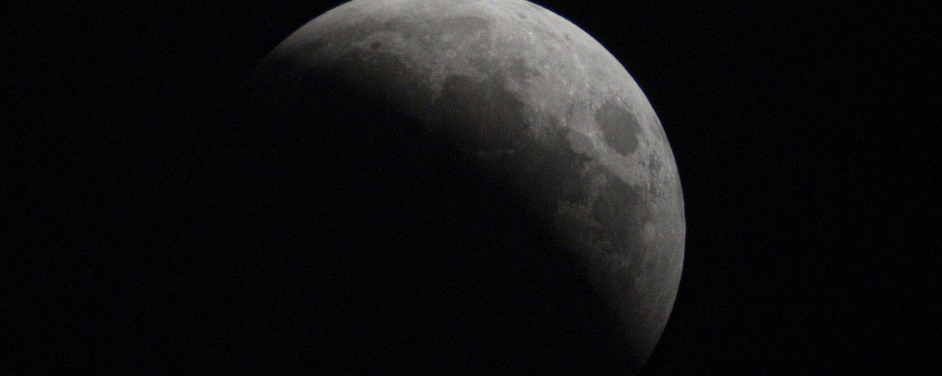 Çin’in Ay’ın karanlık yüzeyinden getirdiği toz bilim dünyasını şaşırttı - Sputnik Türkiye, 1920, 26.09.2025