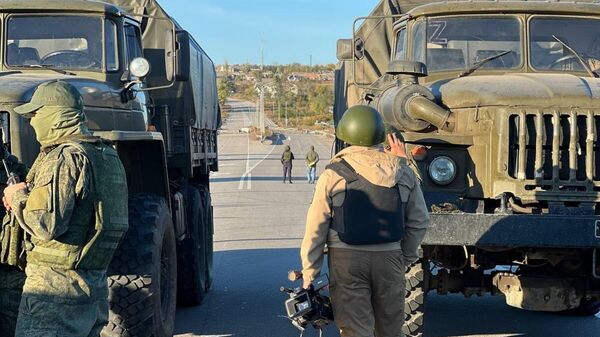 Представители российской стороны во время обмена пленными - Sputnik Türkiye