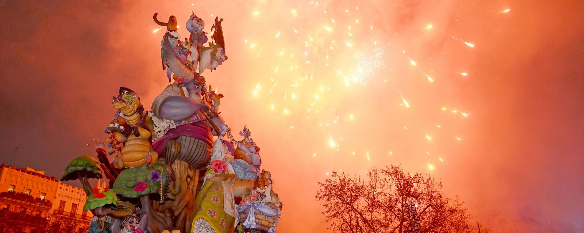 Bir yıllık emek, bir günde yok oluyor: 'Las Fallas' festivalinden renkli yangın - Sputnik Türkiye, 1920, 20.03.2025