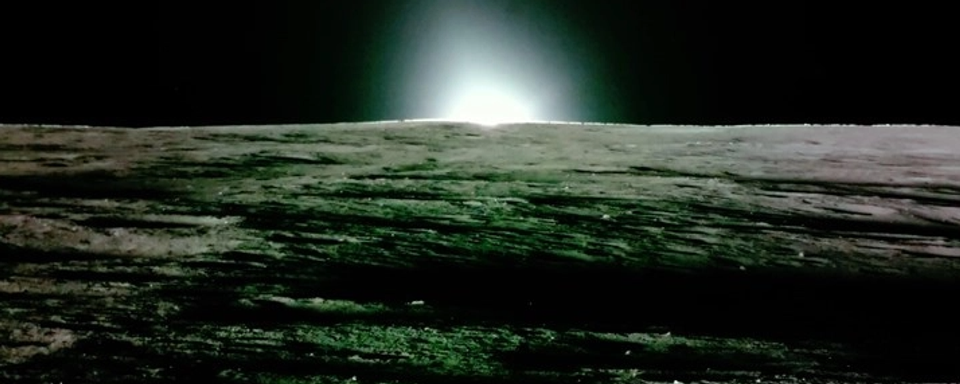 Yarım asır sonra bilim dünyasını heyecanlandıran keşif: Ay’da Güneş’in batışı i̇lk kez yüksek çözünürlükte görüntülendi - Sputnik Türkiye, 1920, 19.12.2025