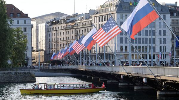 A view shows Mont-Blanc bridge decorated with flags of the USA and Russia ahead of the June 16 summit between U.S. President Joe Biden and Russian President Vladimir Putin, in Geneva, Switzerland - Sputnik Türkiye