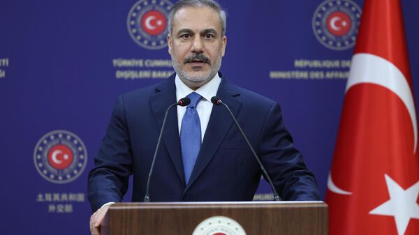 Dışişleri Bakanı Hakan Fidan, Macaristan Dışişleri ve Dış Ticaret Bakanı Peter Szijjarto ile bir araya geldi. Görüşmenin ardından Fidan ve Szijjarto ortak basın toplantısı düzenledi - Sputnik Türkiye