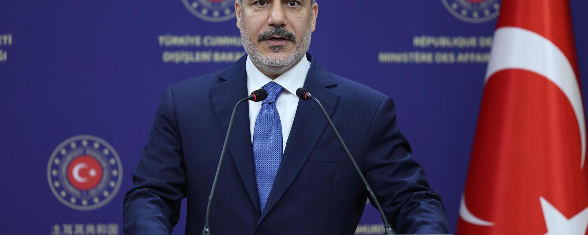 Dışişleri Bakanı Hakan Fidan, Macaristan Dışişleri ve Dış Ticaret Bakanı Peter Szijjarto ile bir araya geldi. Görüşmenin ardından Fidan ve Szijjarto ortak basın toplantısı düzenledi - Sputnik Türkiye, 1920, 12.05.2025