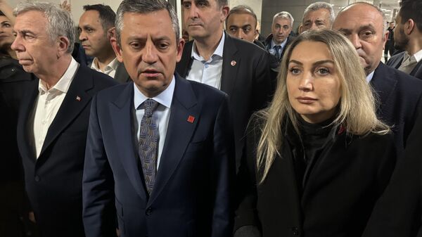 Özgür Özel, Mansur Yavaş ve Dilek İmamoğlu - Sputnik Türkiye