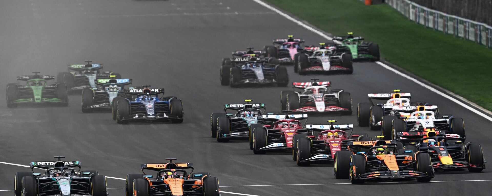 Hamilton, Leclerc ve Gasly, F1 Çin Grand Prix'sinden diskalifiye edildi - Sputnik Türkiye, 1920, 23.03.2025