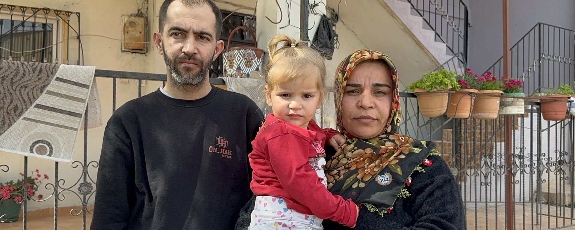 Adana'da biyonik kulağı çalınan çocuk 9 aydır duyamıyor - Sputnik Türkiye, 1920, 27.03.2025