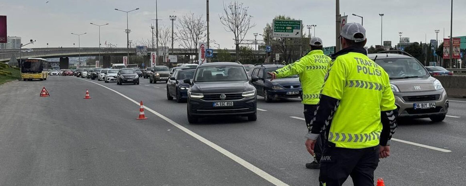 trafik polisi - Sputnik Türkiye, 1920, 23.04.2025