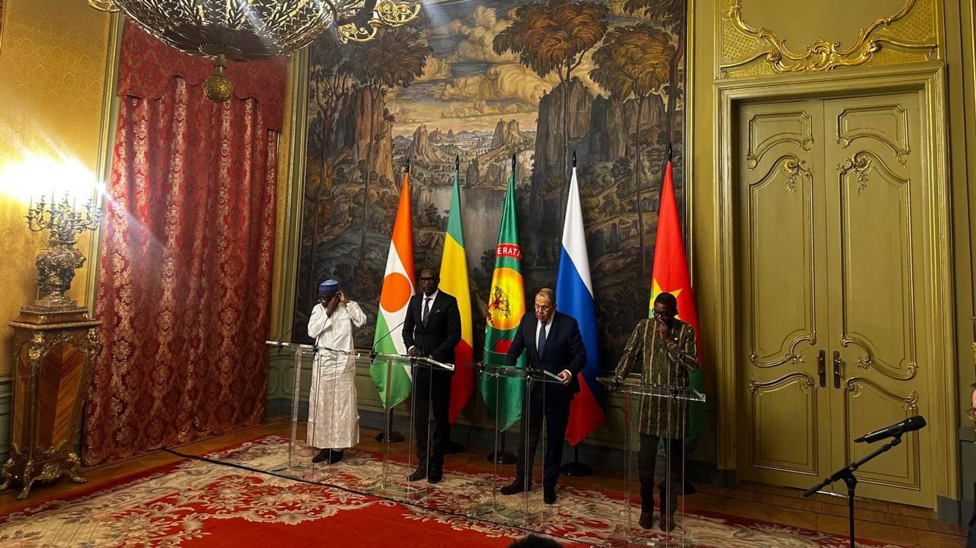 Глава МИД России Лавров на встрече министров иностранных дел России и Сахельской тройки Глава МИД России Лавров на встрече министров иностранных дел России и Сахельской тройки - Sputnik Türkiye, 1920, 03.04.2025