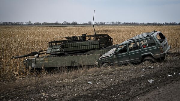 Ukrayna ordusunun Kursk Bölgesinde bıraktığı M1 Abrams tankı - Sputnik Türkiye