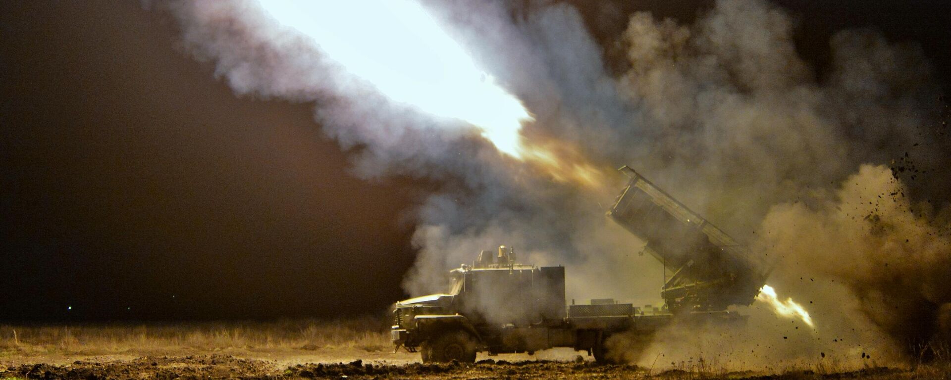 Боевой расчет тяжелой огнеметной системы Тосочка на полигоне Минобороны РФ - Sputnik Türkiye, 1920, 08.04.2025