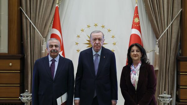 Cumhurbaşkanı Erdoğan, Cumhurbaşkanlığı Külliyesi'nde DEM heyetini kabul ediyor - Sputnik Türkiye