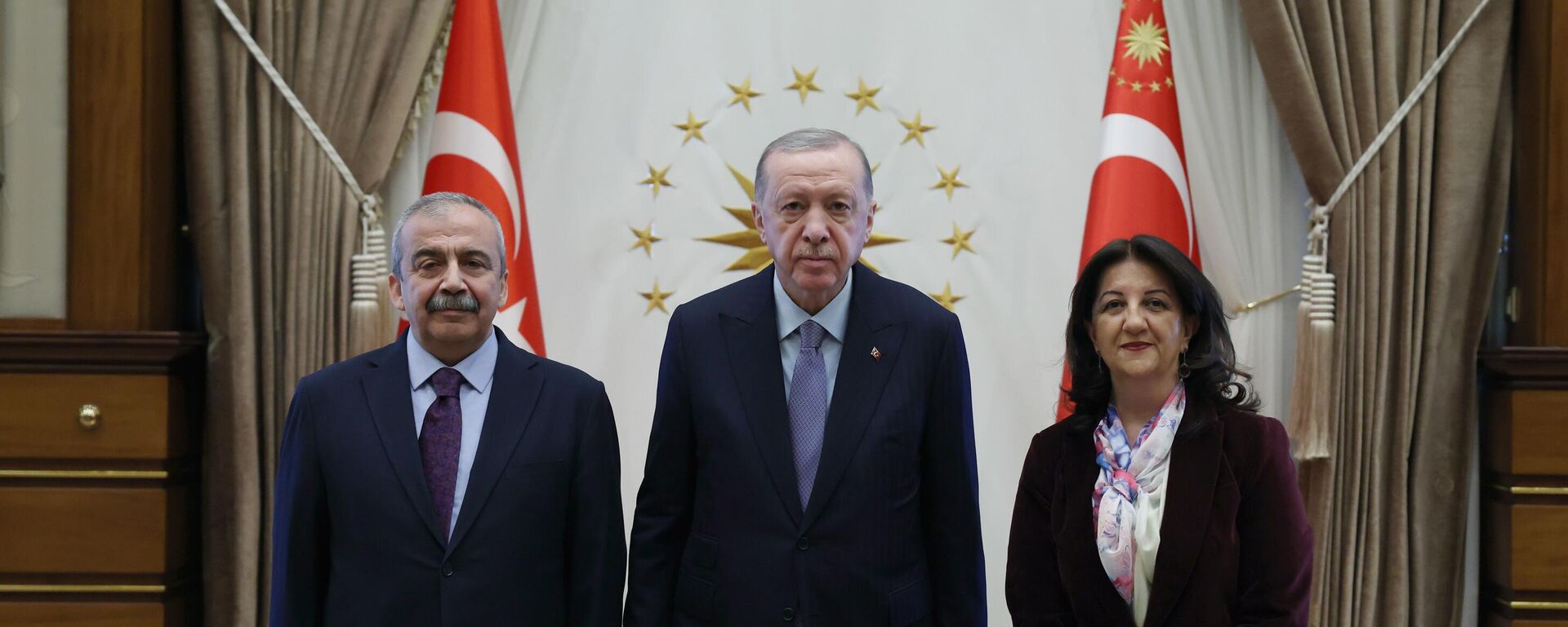 Cumhurbaşkanı Erdoğan, Cumhurbaşkanlığı Külliyesi'nde DEM heyetini kabul ediyor - Sputnik Türkiye, 1920, 16.04.2025