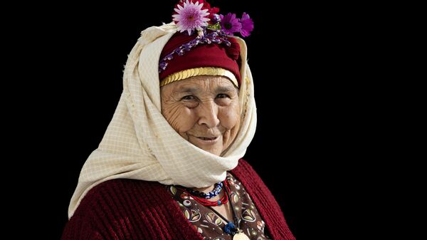 Rengarenk giysilerle yaşatılan 500 yıllık gelenek - Sputnik Türkiye