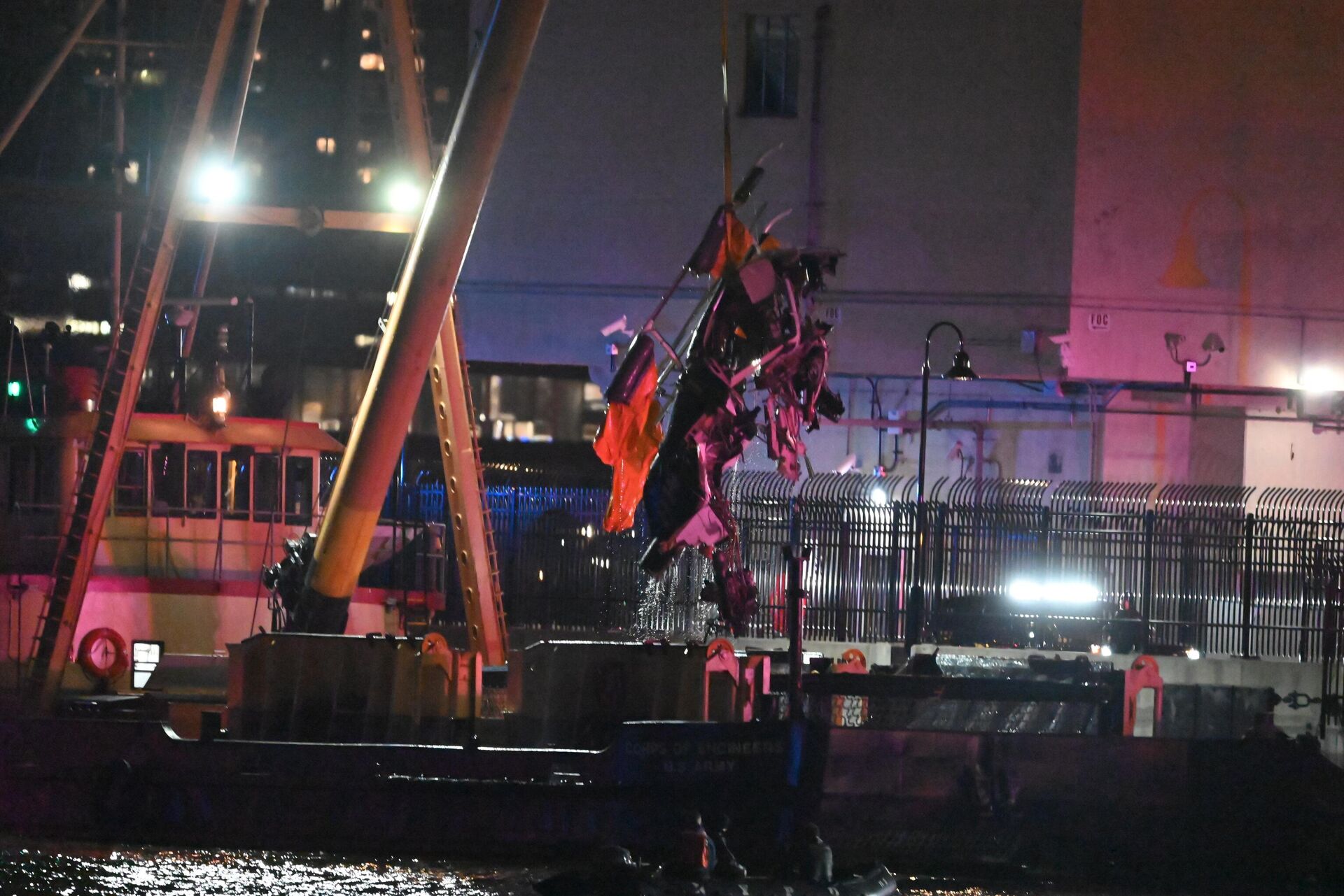 New York'ta bulunan Hudson Nehri'ne bir helikopterin düştüğü bildirildi. ABD basınında yer alan haberlerde, helikopterin yüksek ihtimalle turistik amaçlarla kullanıldığı belirtilirken, kazada 6 kişinin hayatını kaybettiği ifade edildi. Helikopterin enkazı olay yerinden kaldırıldı. New York'ta bulunan Hudson Nehri'ne bir helikopterin düştüğü bildirildi. ABD basınında yer alan haberlerde, helikopterin yüksek ihtimalle turistik amaçlarla kullanıldığı belirtilirken, kazada 6 kişinin hayatını kaybettiği ifade edildi. Helikopterin enkazı olay yerinden kaldırıldı. - Sputnik Türkiye, 1920, 03.12.2025