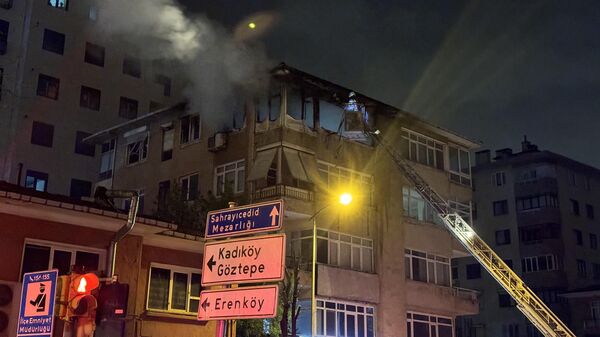 Kadıköy'de yangın: Apartmandaki 2 kişi hastaneye kaldırıldı - Sputnik Türkiye