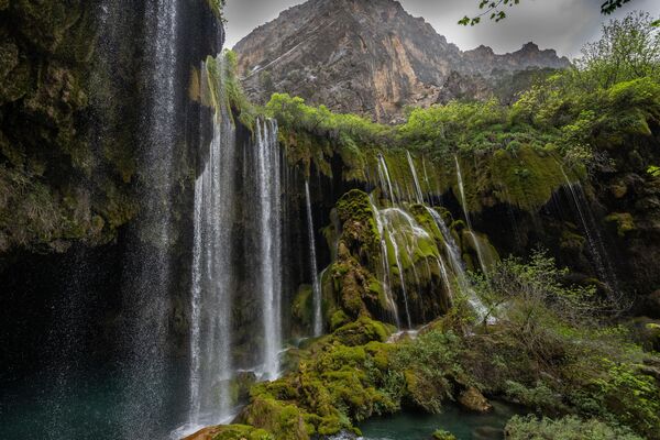 Gezende Kanyonu’nun büyüleyici yapısıyla birleşen Yerköprü, hem yerli hem yabancı turistlerin her yıl daha fazla ilgisini çekmekte. - Sputnik Türkiye