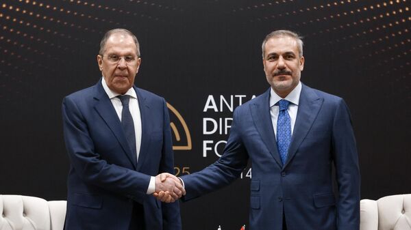 Rusya Dışişleri Bakanı Lavrov, Türk mevkidaşı Fidan ile görüştü - Sputnik Türkiye